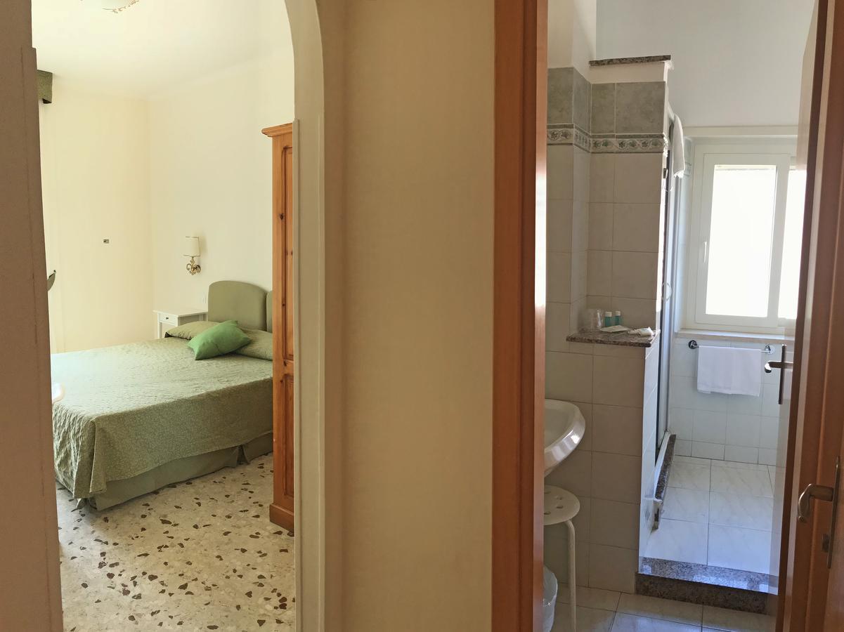Villa Del Sole Терачина Екстериор снимка